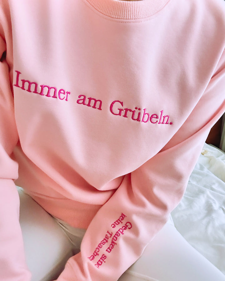 "Immer am Grübeln." Rundhals-Sweatshirt – Gedanken sind keine Tatsachen.