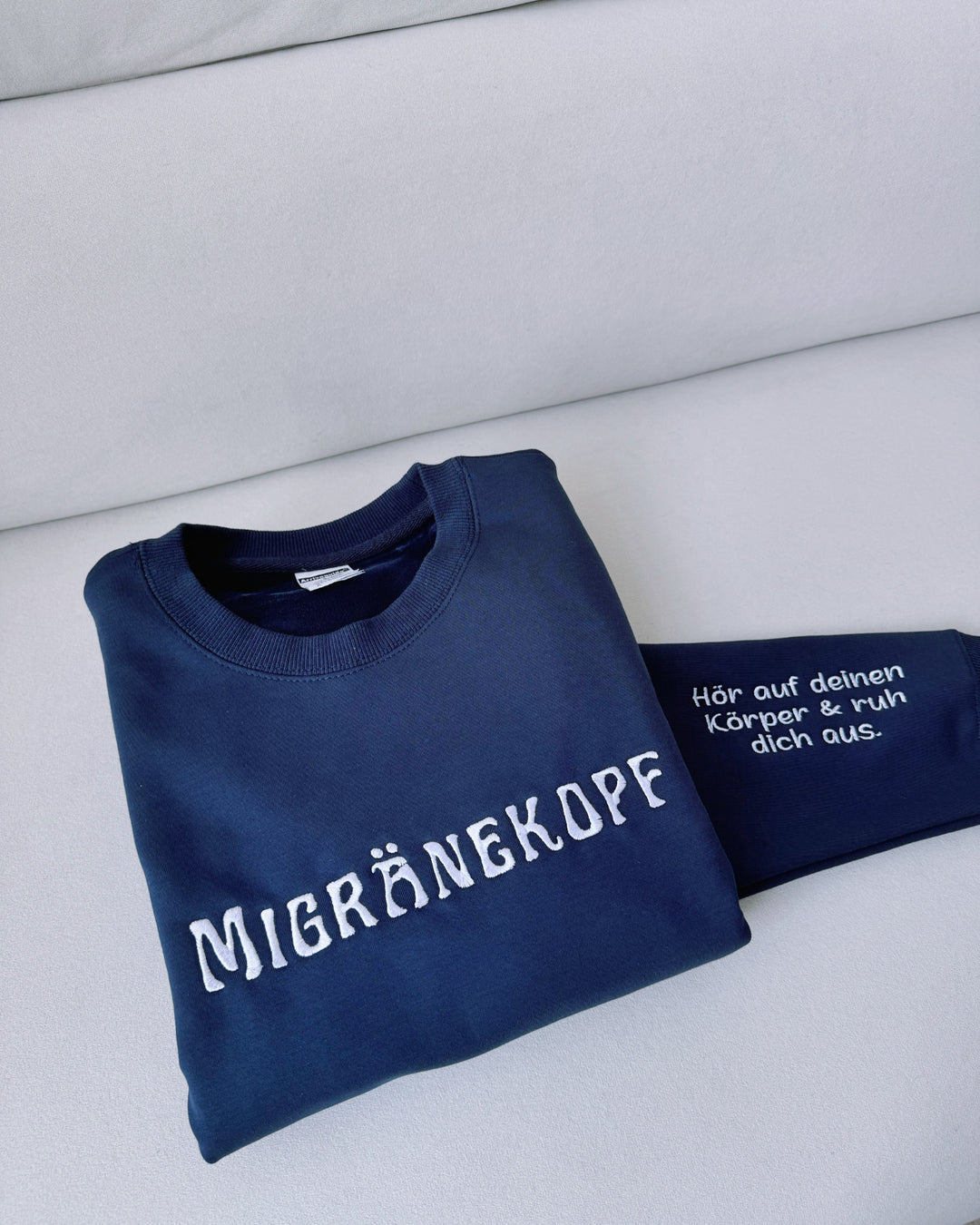 "Migränekopf" Rundhals-Sweatshirt – Hör auf deinen Körper & ruh dich aus.