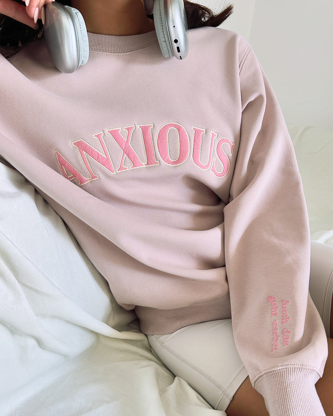 "ANXIOUS" Rundhals-Sweatshirt - Auch das geht vorbei.