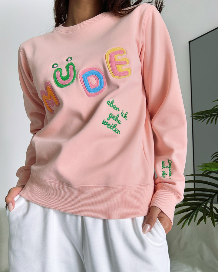 "Müde (aber ich gehe weiter) " Rundhals-Sweatshirt - Langsam ist auch okay.