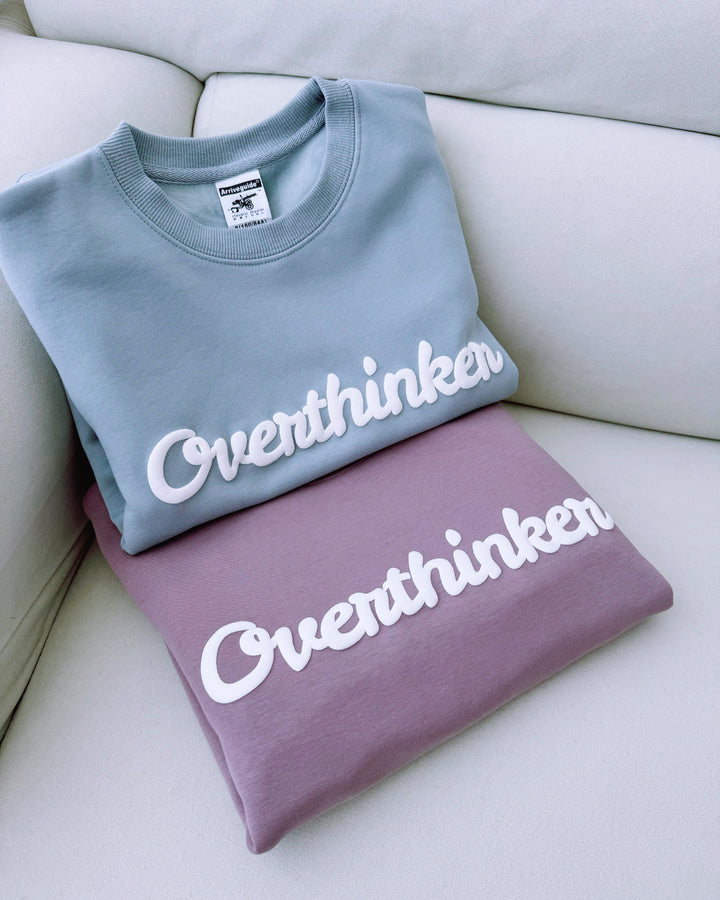 "Overthinker" Rundhals-Sweatshirt – Einatmen & Ausatmen