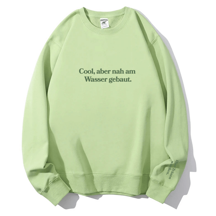 "Cool, aber nah am Wasser gebaut." Rundhals-Sweatshirt