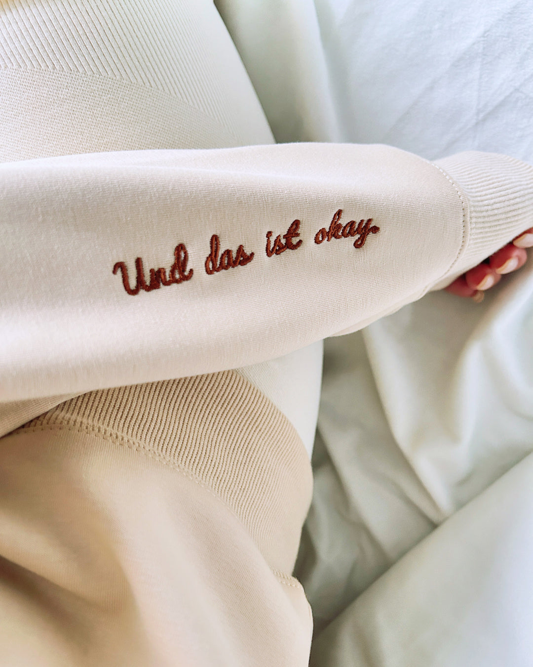 "Emotional" Rundhals-Sweatshirt – Und das ist okay.