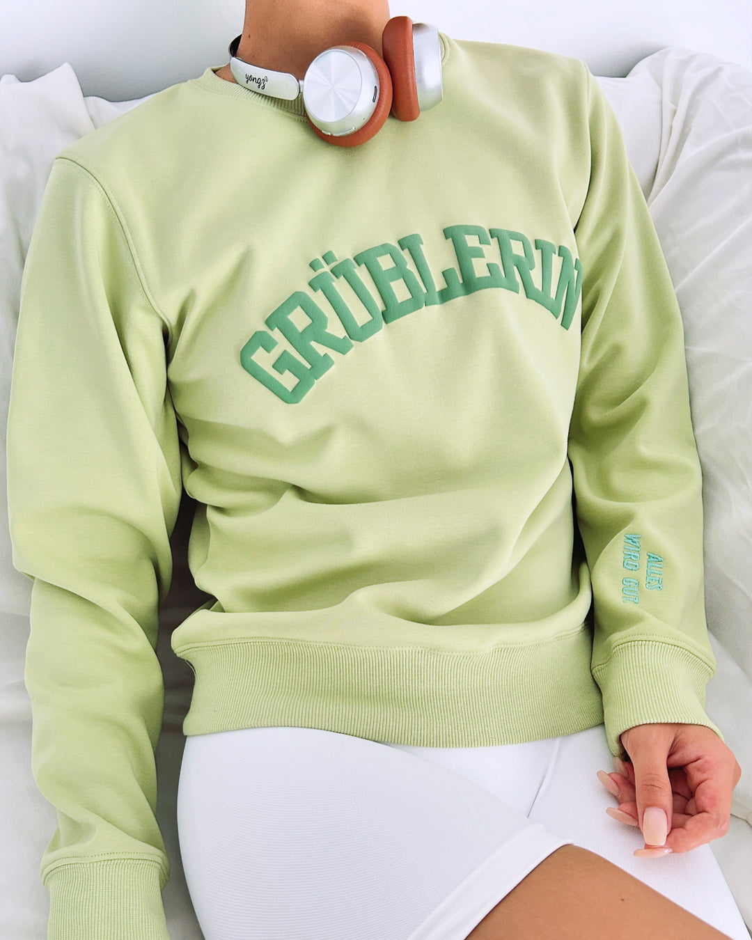 "Grüblerin" Rundhals-Sweatshirt – Alles wird gut.