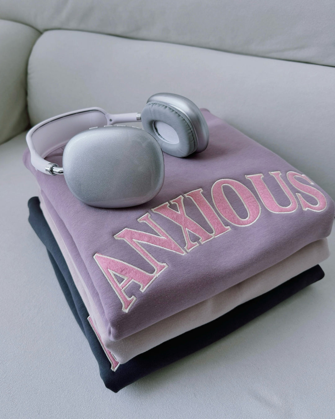 "ANXIOUS" Rundhals-Sweatshirt - Auch das geht vorbei.