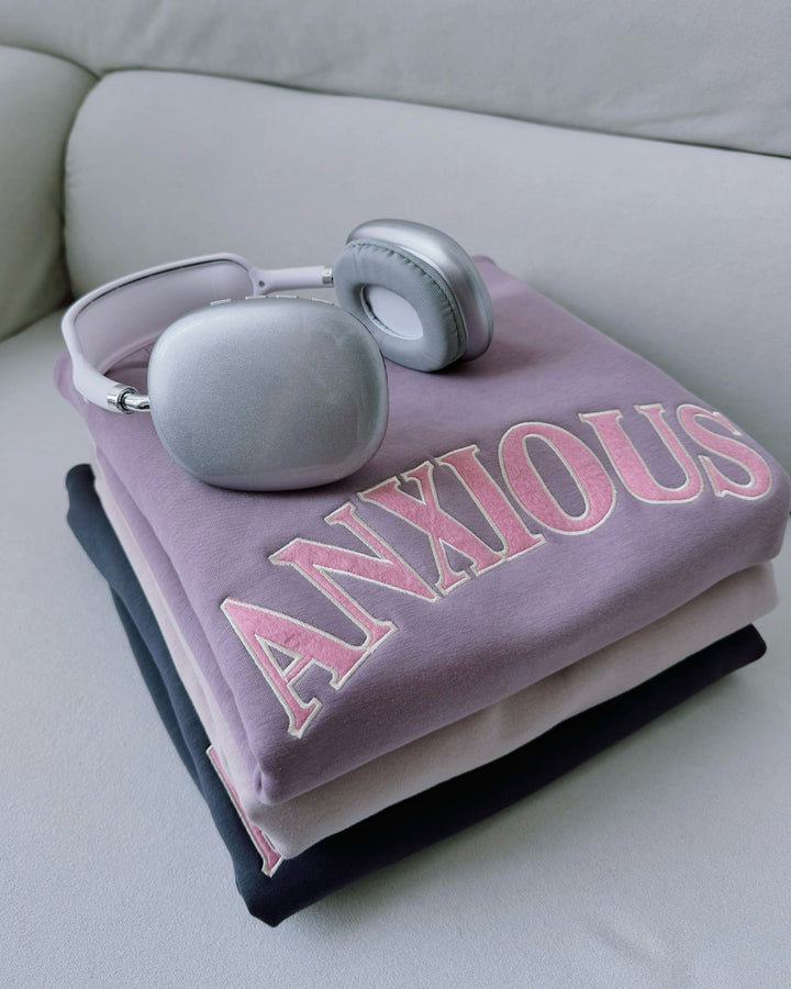 "ANXIOUS" Rundhals-Sweatshirt - Auch das geht vorbei.