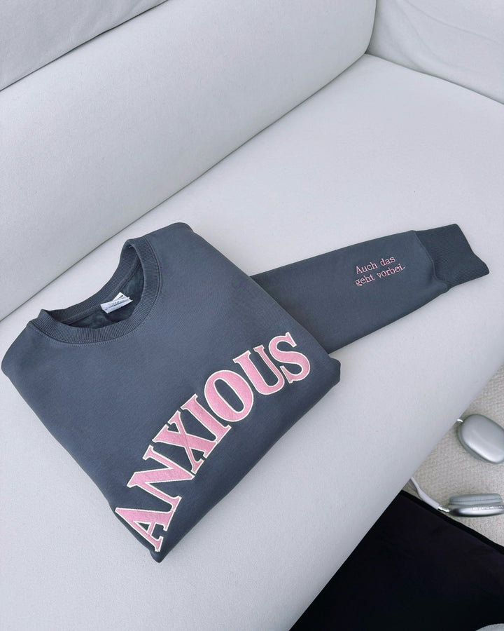 "ANXIOUS" Rundhals-Sweatshirt - Auch das geht vorbei.