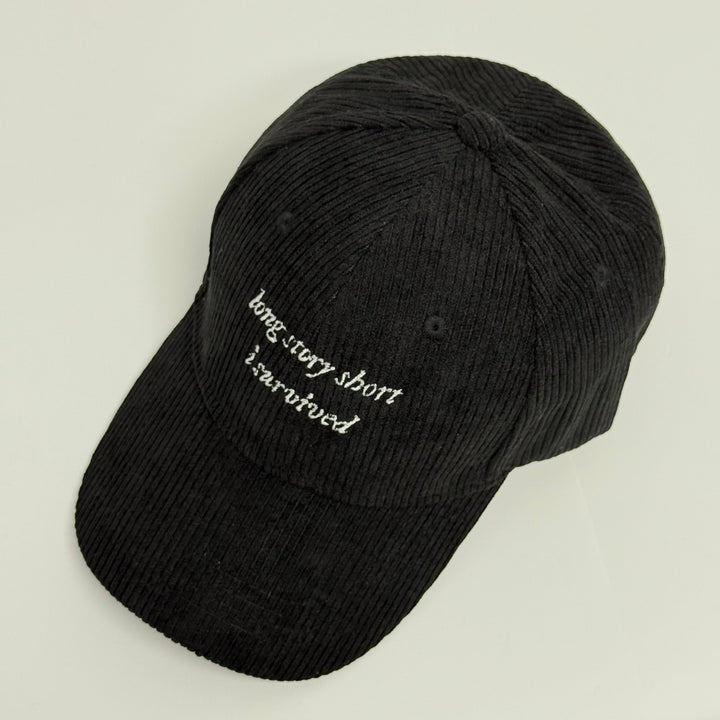 Bestickte Lyric-Kappe "I Survived"