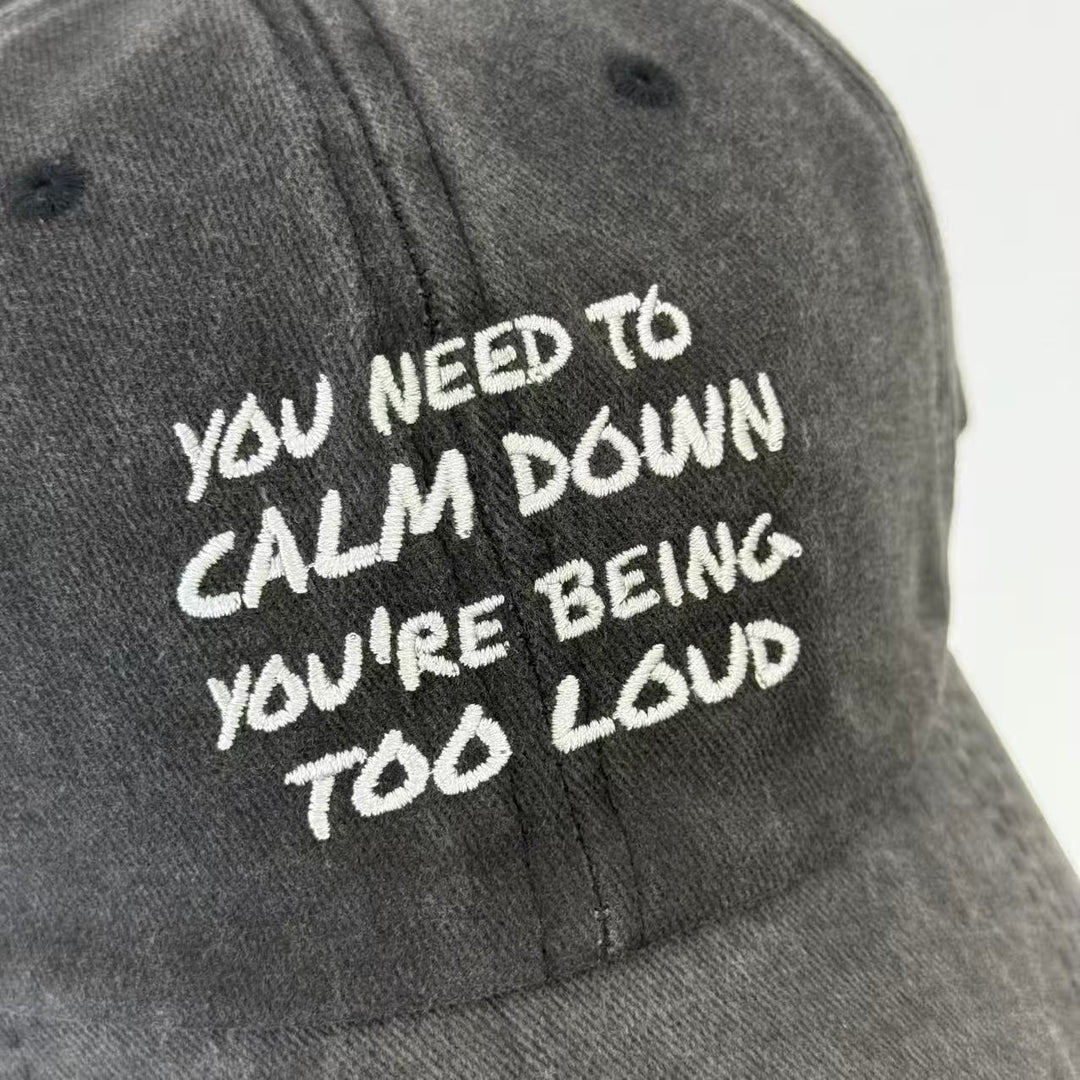 Bestickte Lyric-Kappe "Calm Down"